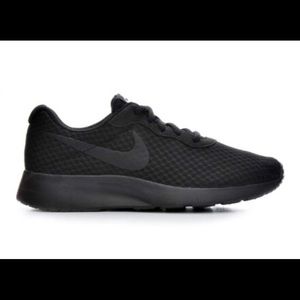 Black women’s nikes size 5